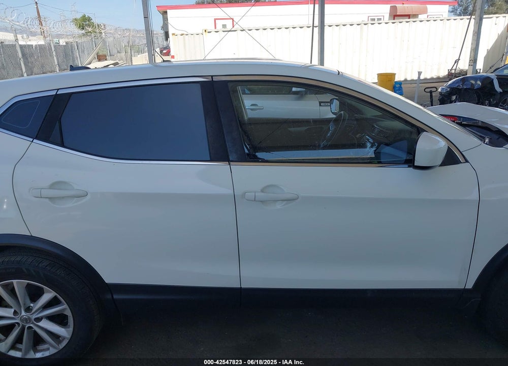 2017 NISSAN ROGUE SPORT VIN: JN1BJ1CP2HW010433