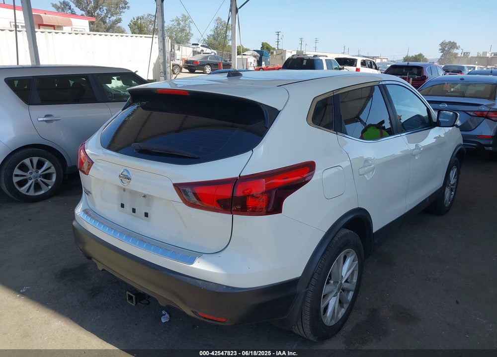 2017 NISSAN ROGUE SPORT VIN: JN1BJ1CP2HW010433