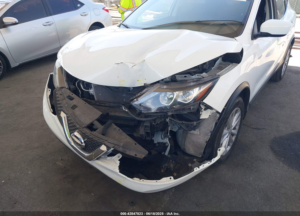2017 NISSAN ROGUE SPORT VIN: JN1BJ1CP2HW010433