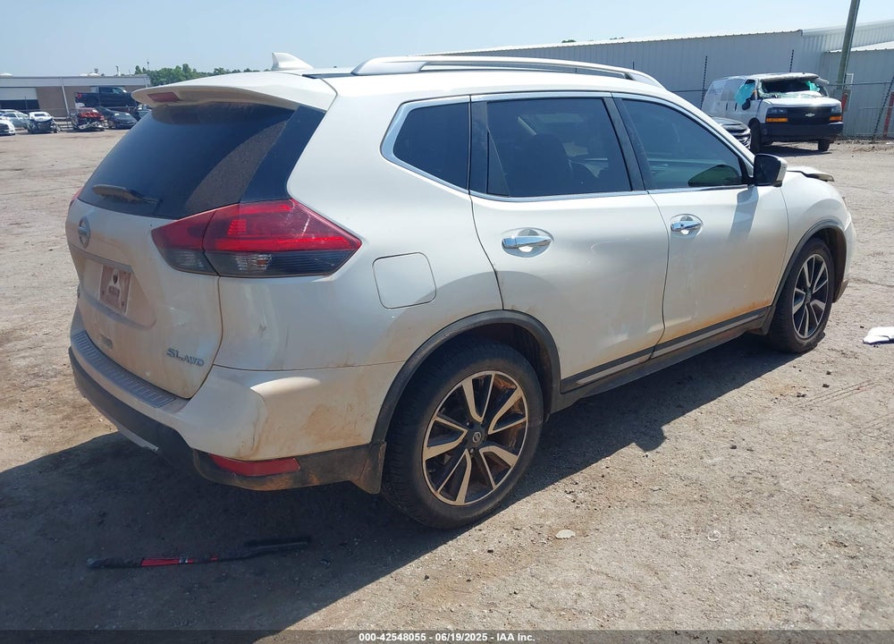 2018 NISSAN ROGUE VIN: JN8AT2MV2JW325300