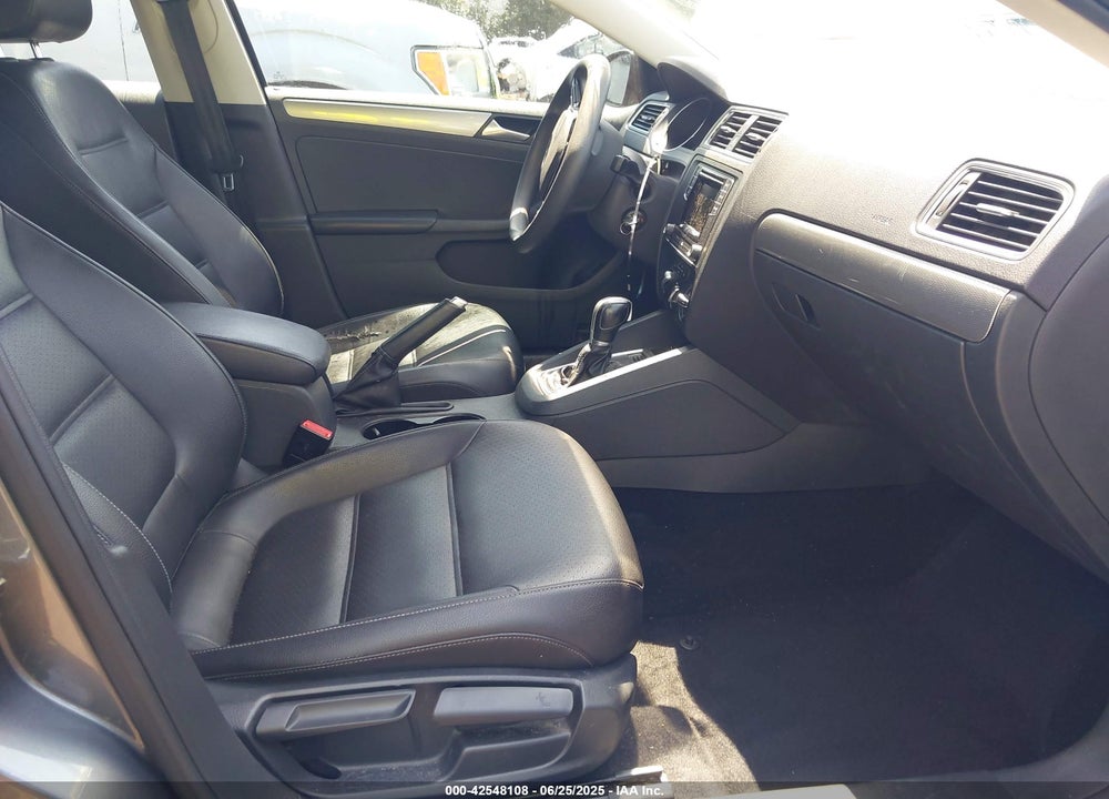 2018 VOLKSWAGEN JETTA VIN: 3VWDB7AJ1JM214647