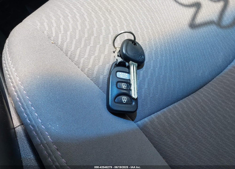 2015 HYUNDAI ELANTRA VIN: 5NPDH4AE8FH633501