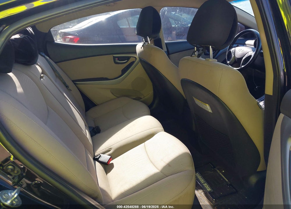 2016 HYUNDAI ELANTRA VIN: 5NPDH4AE3GH681408