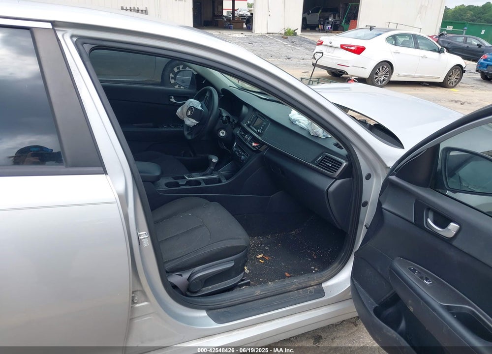 2017 KIA OPTIMA VIN: KNAGT4L31H5177543