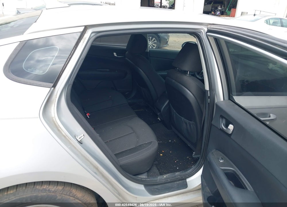 2017 KIA OPTIMA VIN: KNAGT4L31H5177543