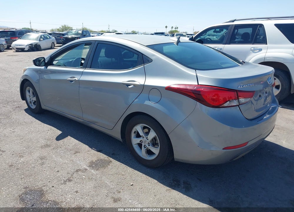 2015 HYUNDAI ELANTRA VIN: KMHDH4AE7FU329464