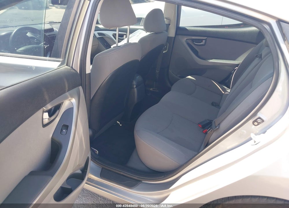2015 HYUNDAI ELANTRA VIN: KMHDH4AE7FU329464