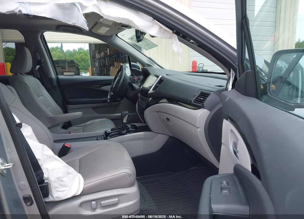 2019 HONDA RIDGELINE VIN: 5FPYK3F75KB019660