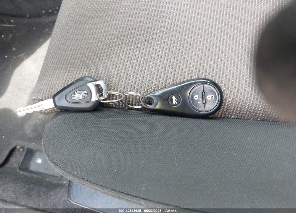 2005 SUBARU LEGACY 2.5I VIN: 4S3BP616157324230