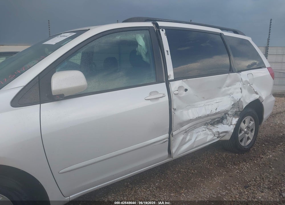 2008 TOYOTA SIENNA XLE VIN: 5TDZK22C88S210181
