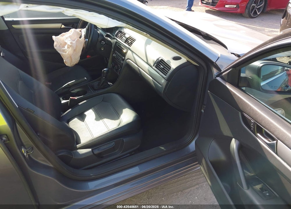 2014 VOLKSWAGEN PASSAT VIN: 1VWAS7A37EC044810