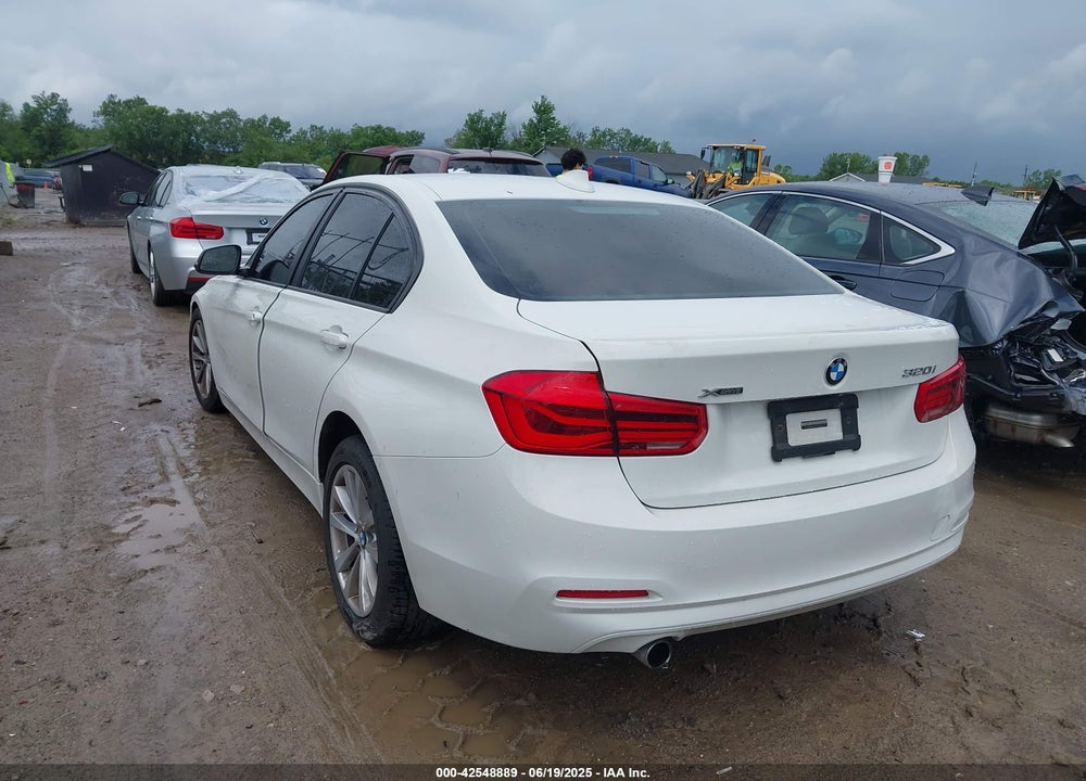 2018 BMW 3 SERIES VIN: WBA8E5G52JNV01959