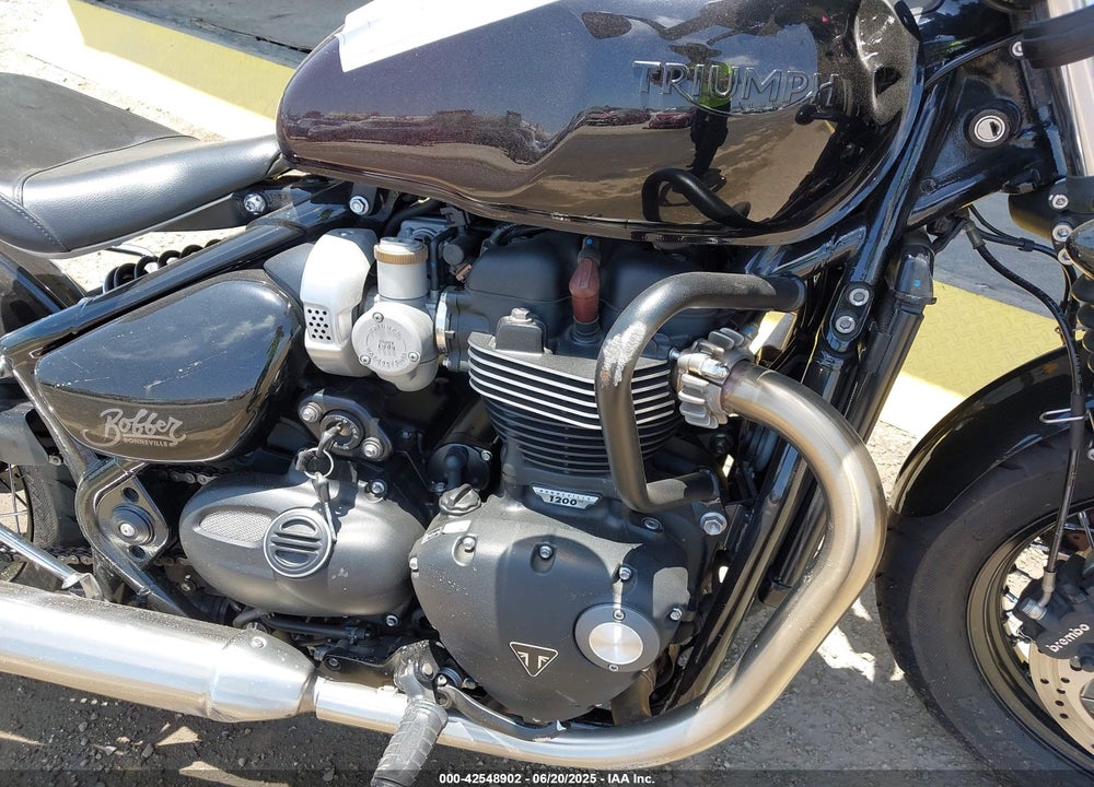 2024 TRIUMPH MOTORCYCLE BONNEVILLE BOBBER VIN: SMTD53HL8RTBT7464