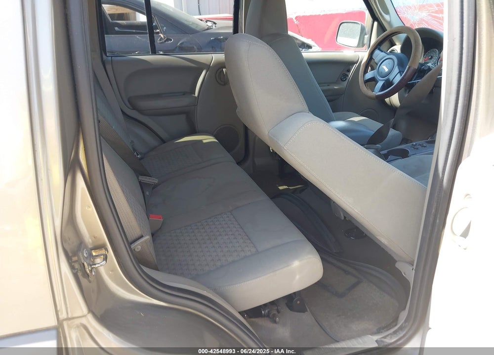2007 JEEP LIBERTY VIN: 1J4GL48K57W701962