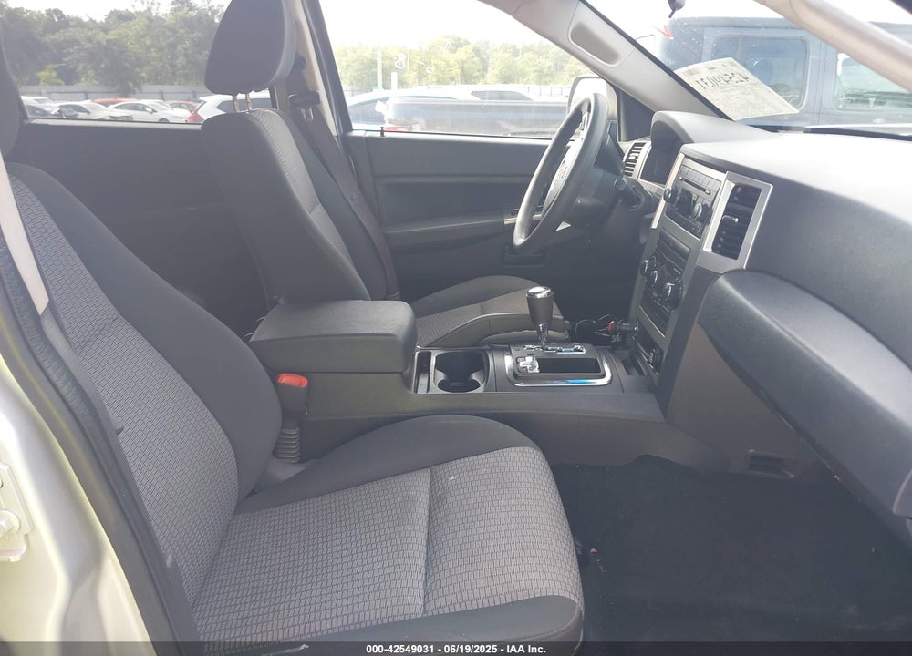 2008 JEEP GRAND CHEROKEE VIN: 1J8HR48N38C205038
