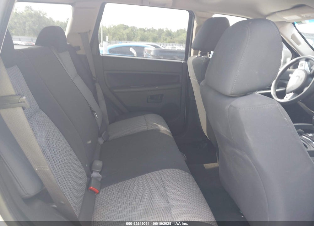 2008 JEEP GRAND CHEROKEE VIN: 1J8HR48N38C205038