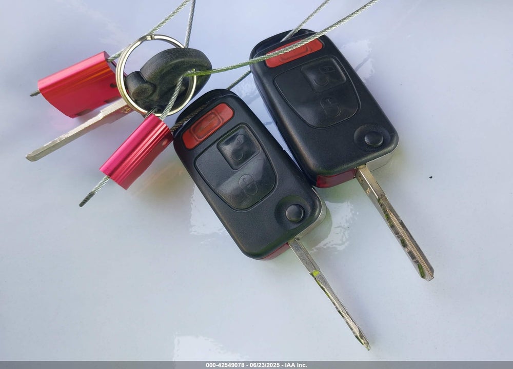 2000 MERCEDES-BENZ SLK 230 KOMPRESSOR VIN: WDBKK47F5YF160242