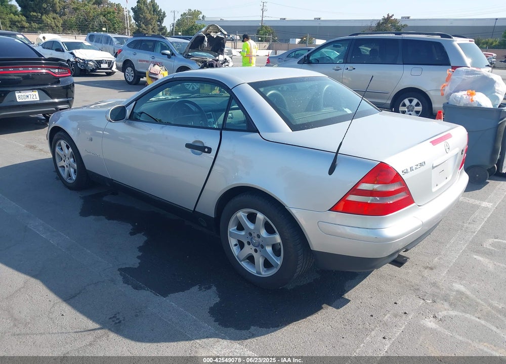 2000 MERCEDES-BENZ SLK 230 KOMPRESSOR VIN: WDBKK47F5YF160242