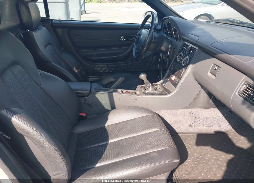 2000 MERCEDES-BENZ SLK 230 KOMPRESSOR VIN: WDBKK47F5YF160242