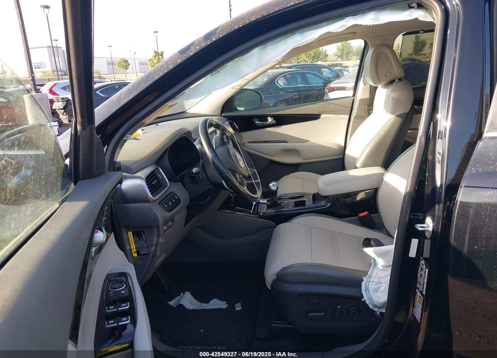 2016 KIA SORENTO 3.3L SX VIN: 5XYPK4A50GG115809