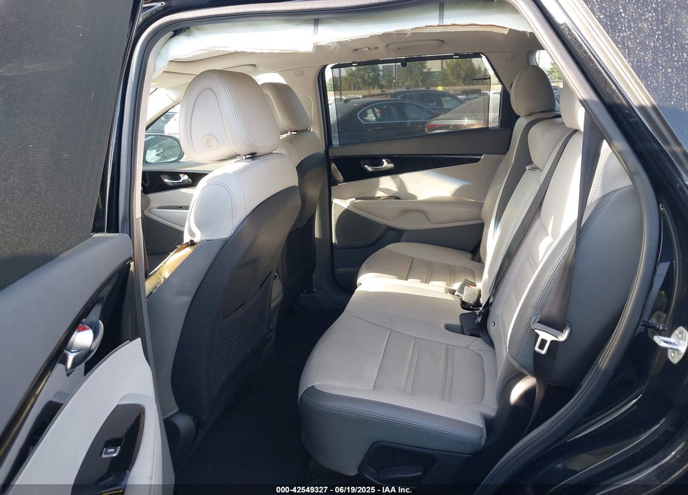 2016 KIA SORENTO 3.3L SX VIN: 5XYPK4A50GG115809