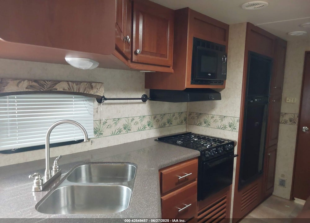 2011 DUTCHMAN COLORADO 260RB VIN: 47CTCRP24BP626174