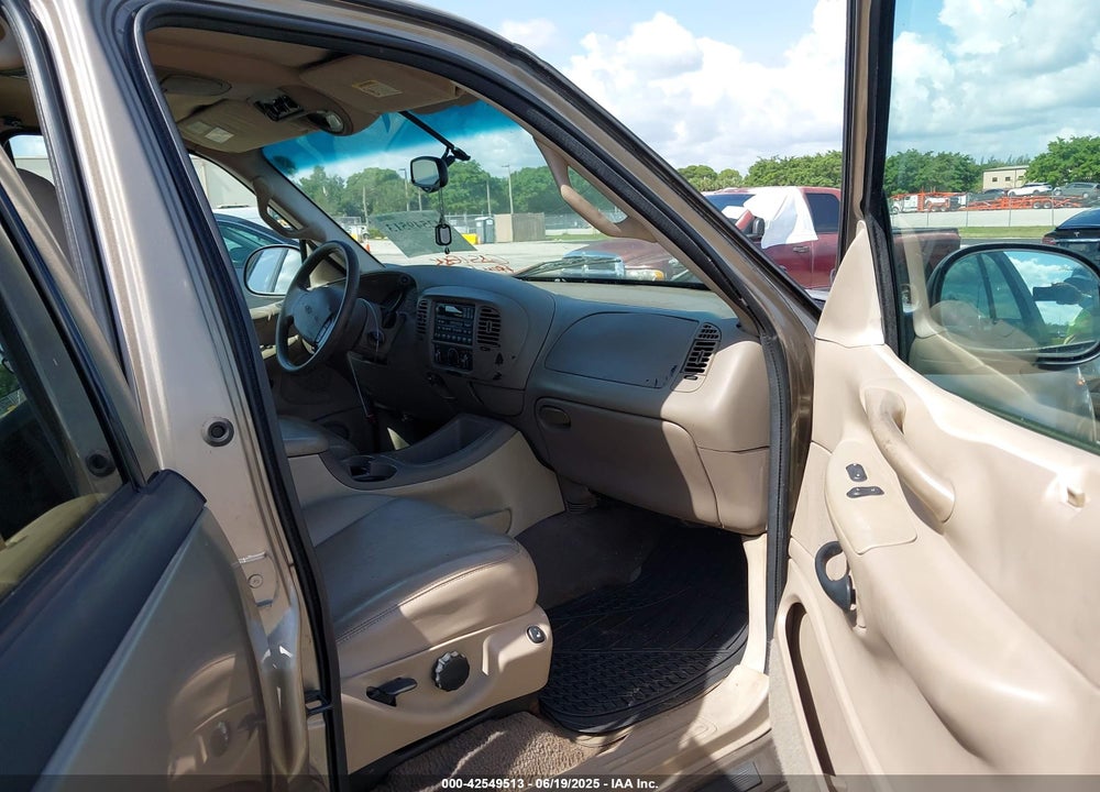 2002 FORD EXPEDITION XLT VIN: 1FMRU15WX2LA22230