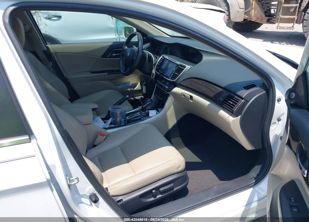 2016 HONDA ACCORD VIN: 1HGCR2F82GA076076