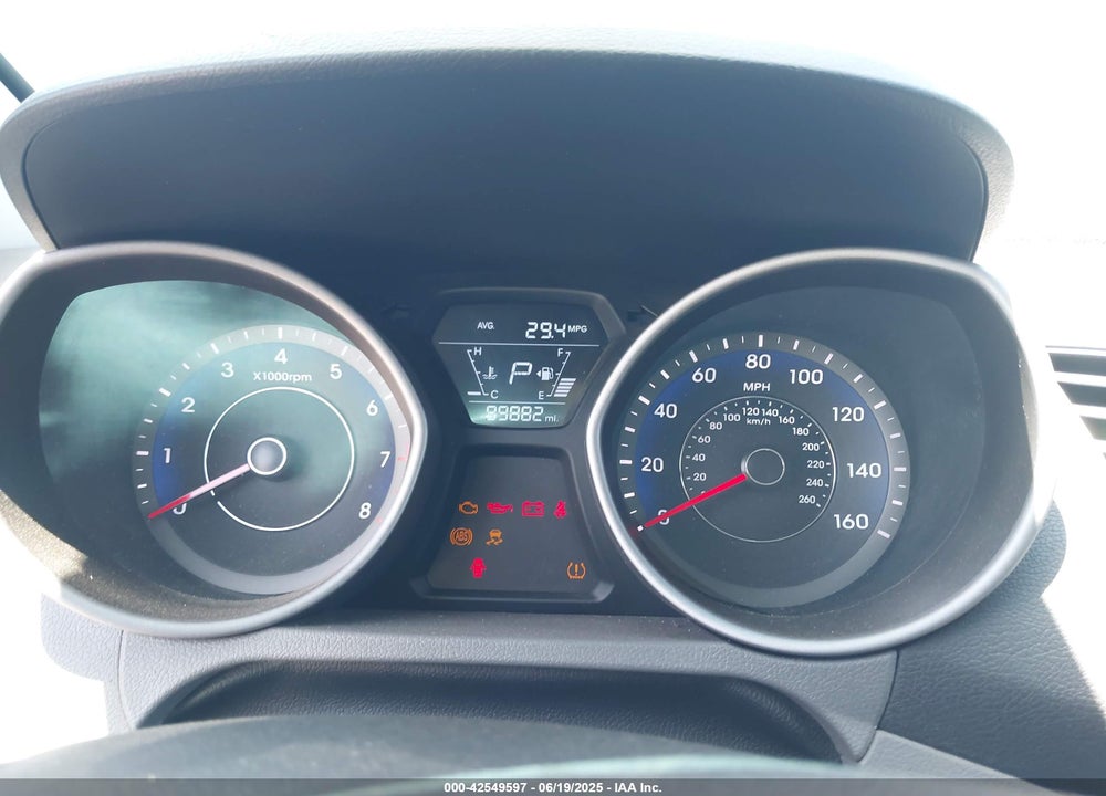 2015 HYUNDAI ELANTRA VIN: KMHDH4AE5FU325848