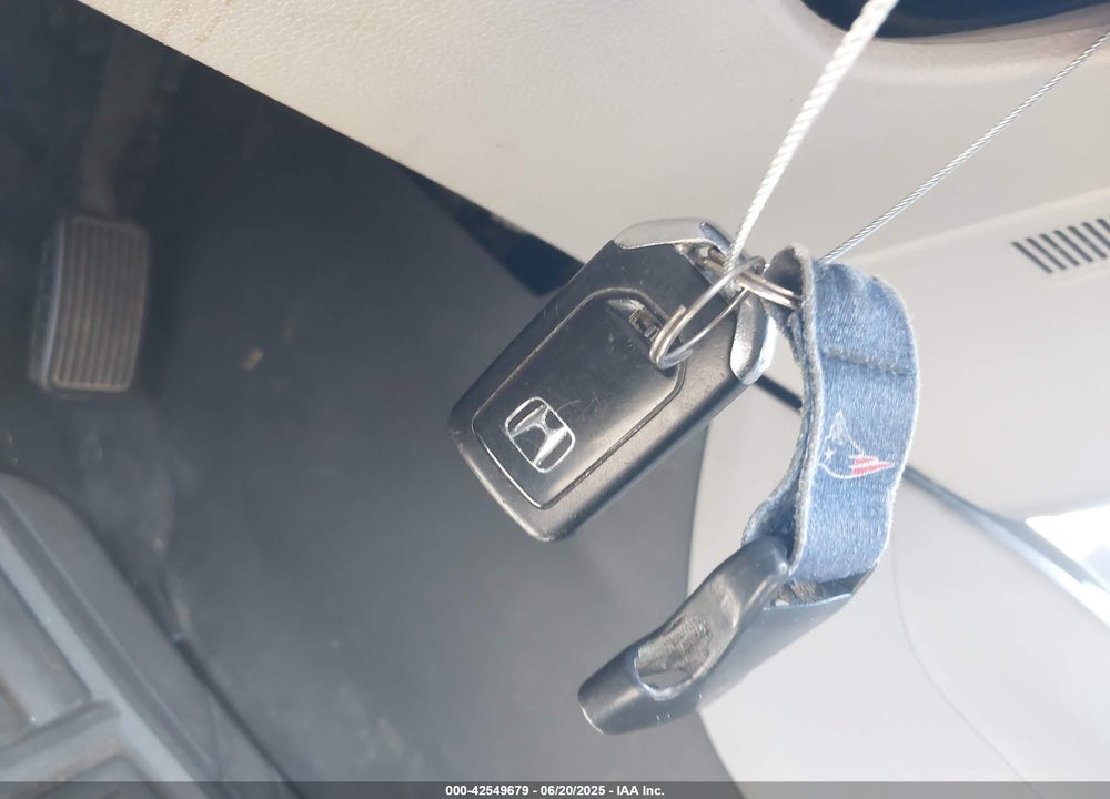 2017 HONDA PILOT VIN: 5FNYF6H32HB090185