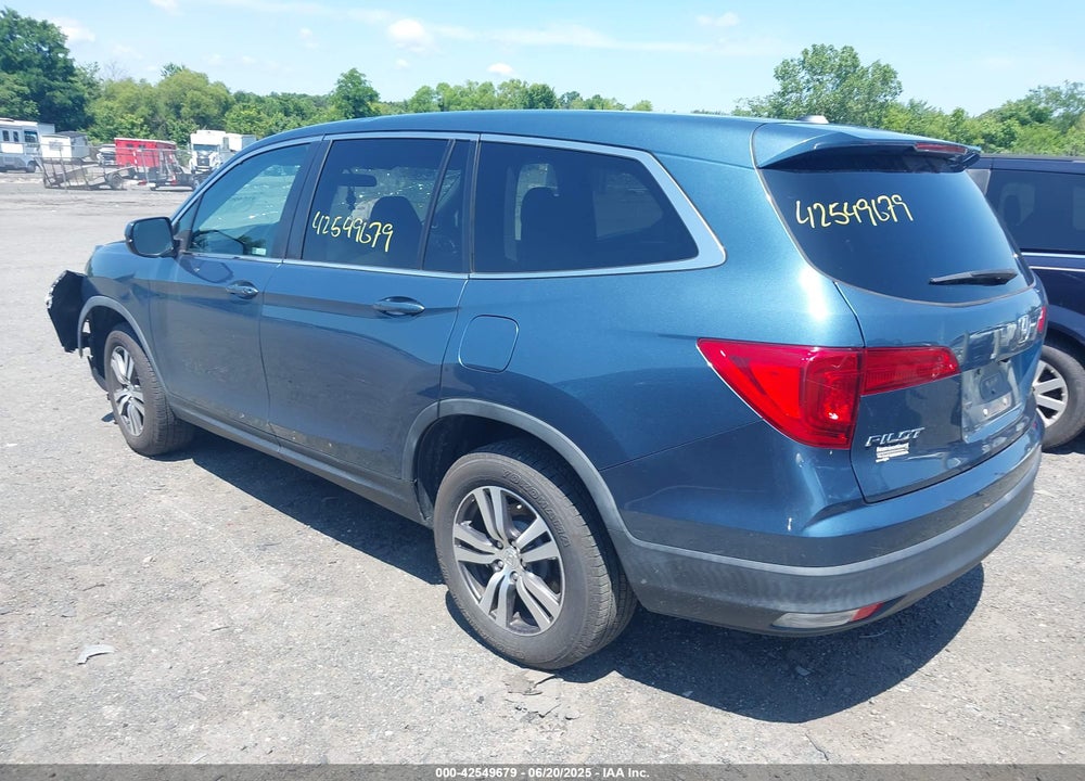 2017 HONDA PILOT VIN: 5FNYF6H32HB090185