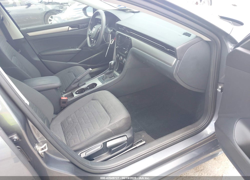 2020 VOLKSWAGEN PASSAT VIN: 1VWAA7A37LC019664