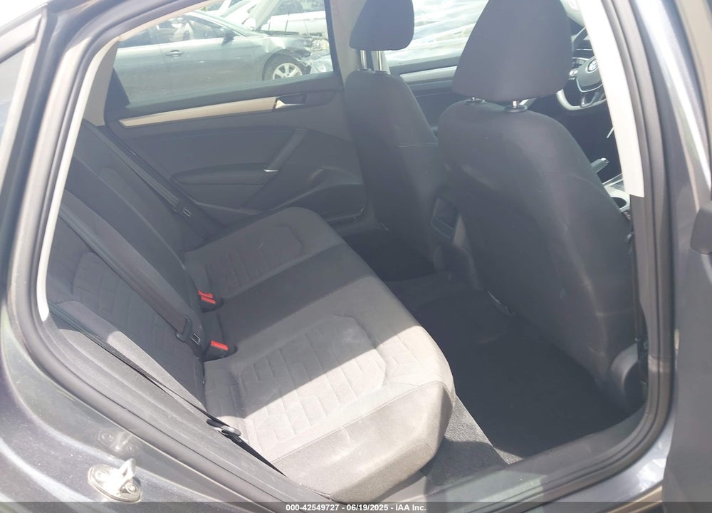 2020 VOLKSWAGEN PASSAT VIN: 1VWAA7A37LC019664
