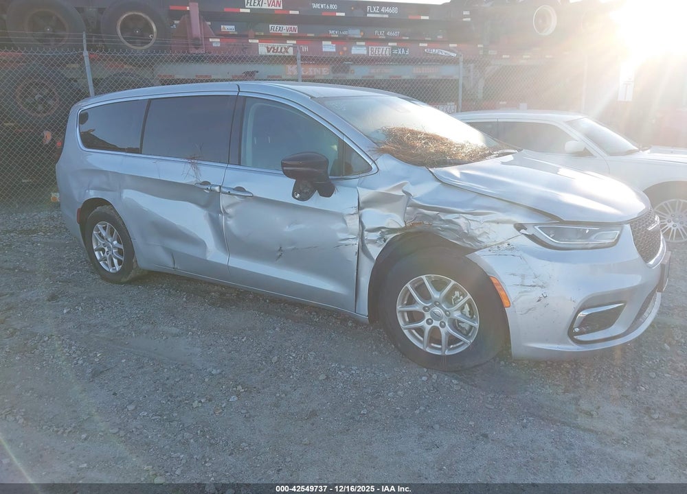 2024 CHRYSLER PACIFICA TOURING L VIN: 2C4RC1BG8RR197338