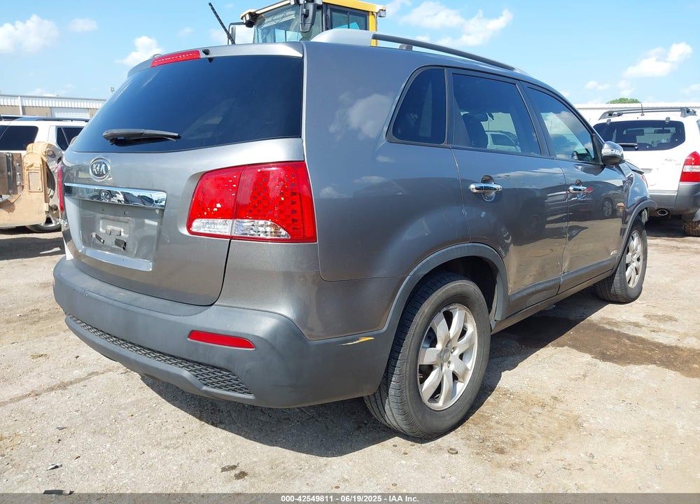 2013 KIA SORENTO VIN: 5XYKTDA24DG349430