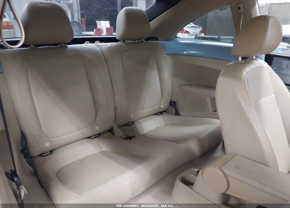 2014 VOLKSWAGEN BEETLE VIN: 3VWJ17ATXEM663919