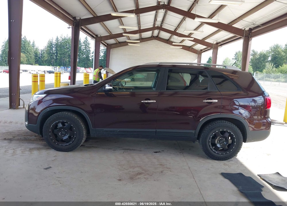 2014 KIA SORENTO VIN: 5XYKT3A63EG518755
