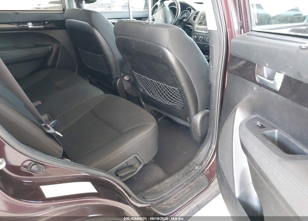2014 KIA SORENTO VIN: 5XYKT3A63EG518755