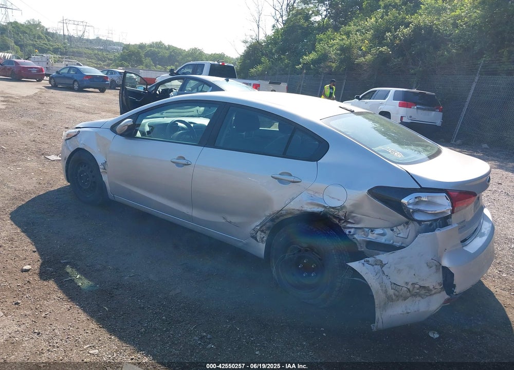 2017 KIA FORTE VIN: 3KPFL4A7XHE012602