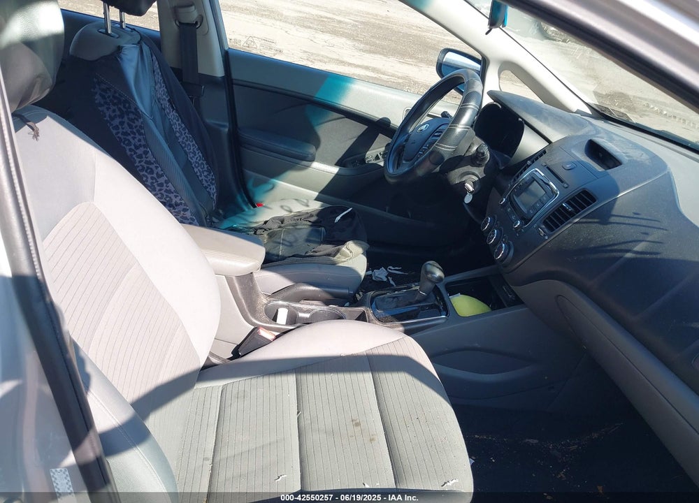 2017 KIA FORTE VIN: 3KPFL4A7XHE012602