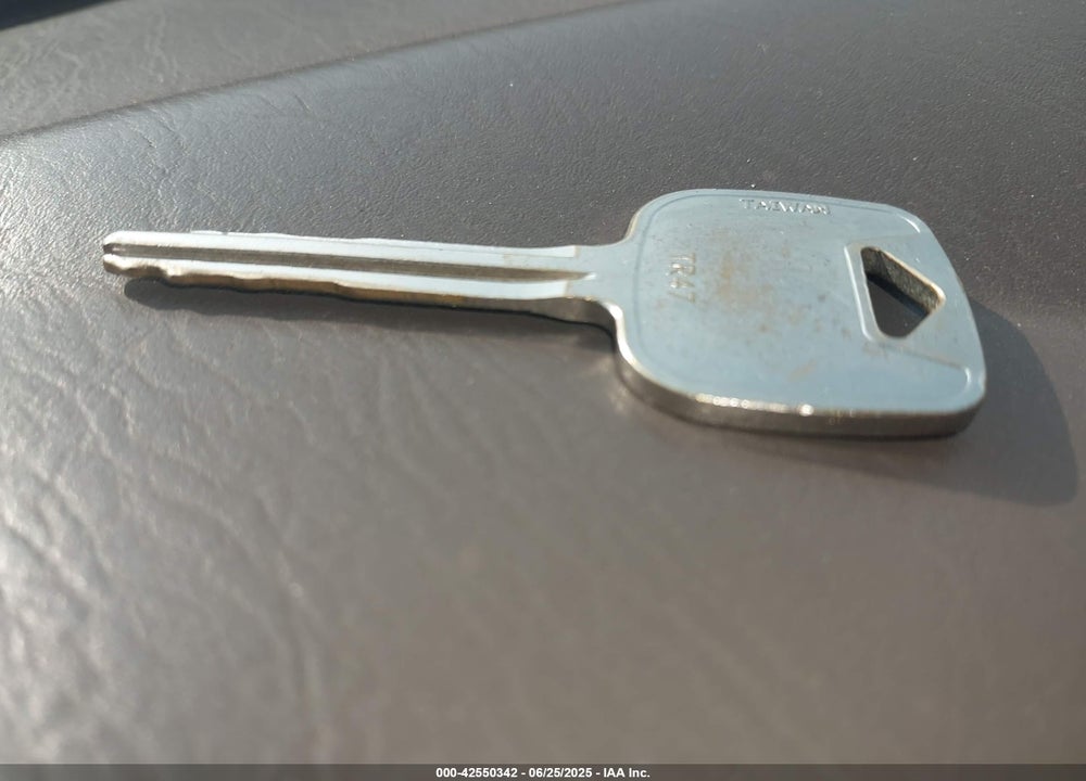2001 TOYOTA TUNDRA VIN: 5TBJN32121S184183