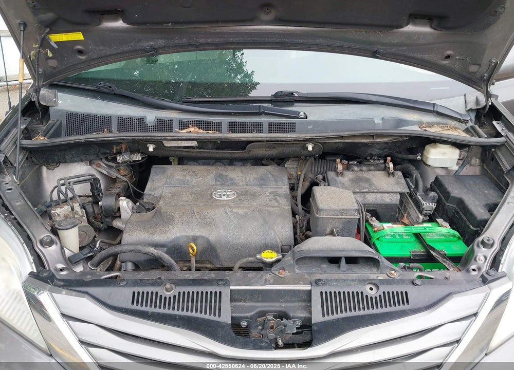 2012 TOYOTA SIENNA XLE V6 8 PASSENGER VIN: 5TDYK3DC4CS216437