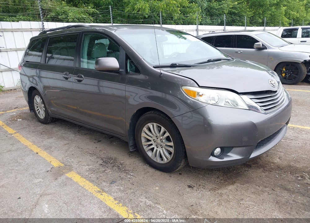 2012 TOYOTA SIENNA XLE V6 8 PASSENGER VIN: 5TDYK3DC4CS216437