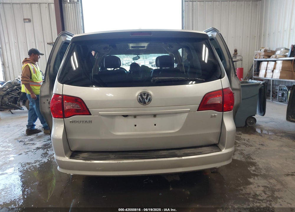 2010 VOLKSWAGEN ROUTAN SE VIN: 2V4RW3D12AR262996