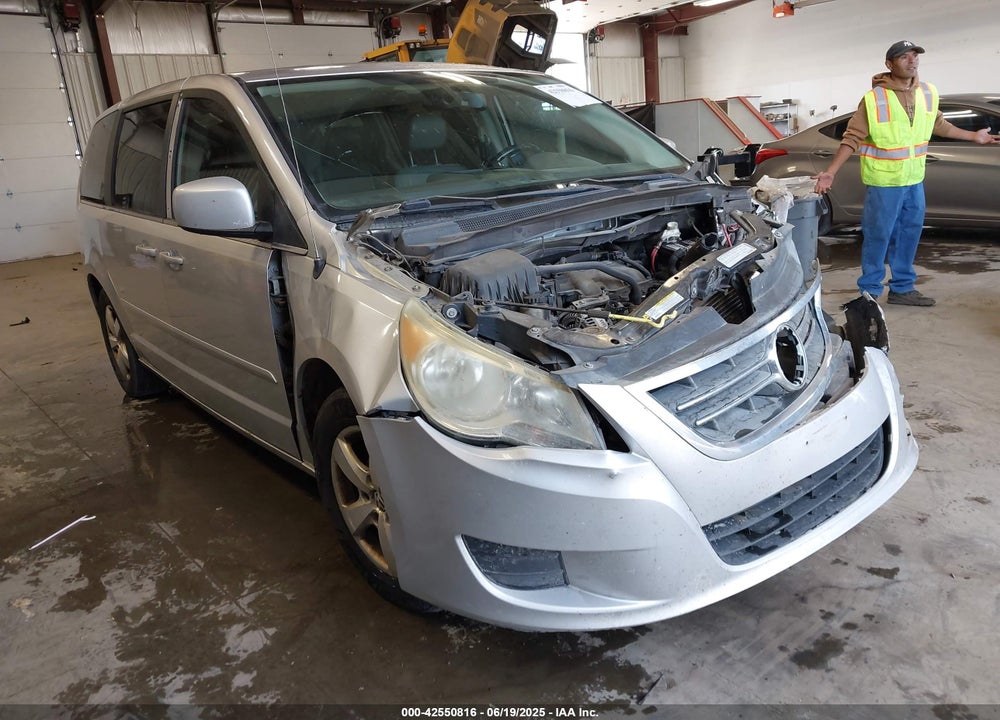 2010 VOLKSWAGEN ROUTAN SE VIN: 2V4RW3D12AR262996