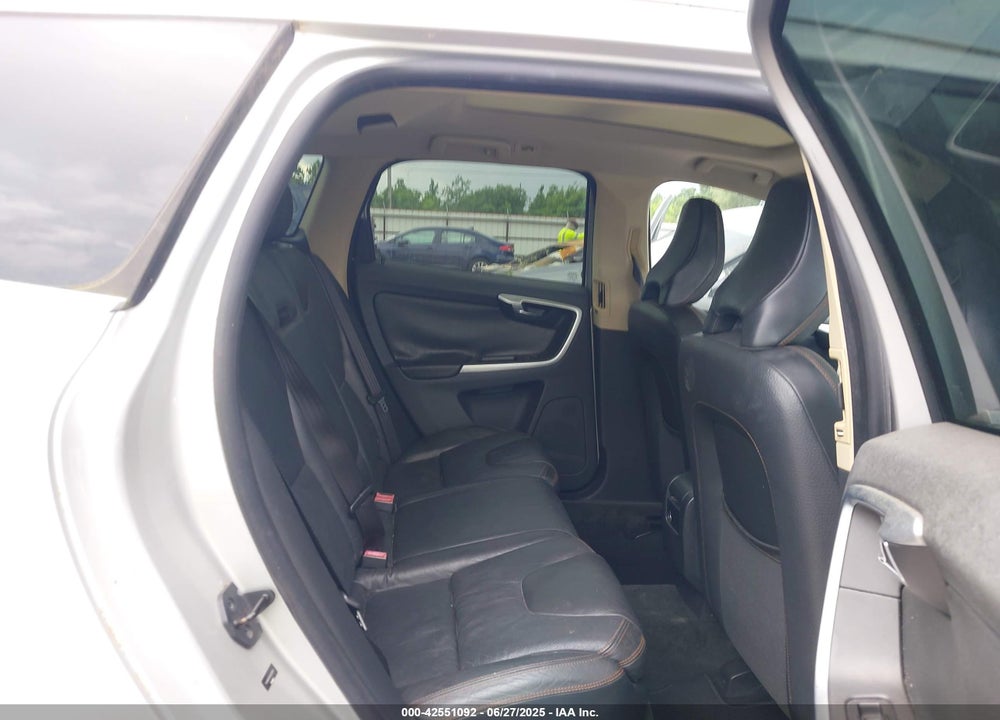 2010 VOLVO XC60 VIN: YV4992DZ5A2023651