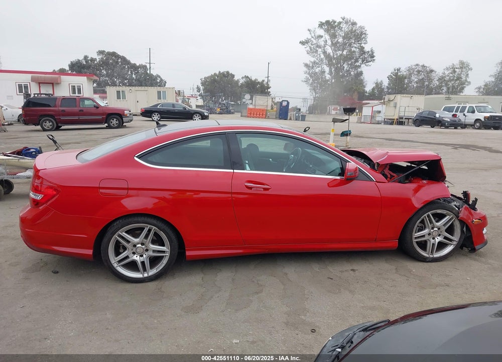 2014 MERCEDES-BENZ C CLASS VIN: WDDGJ4HB4EG300833