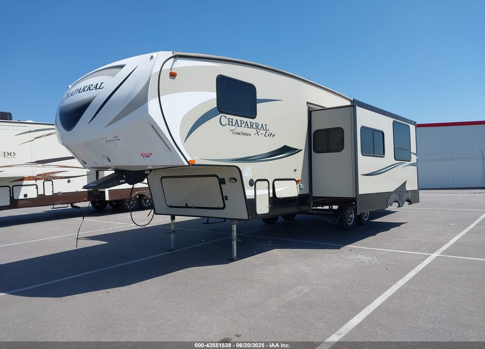 2015 FOREST RIVER CHAPARRAL X-LITE 28B VIN: 5ZT3CLTB9FA311561