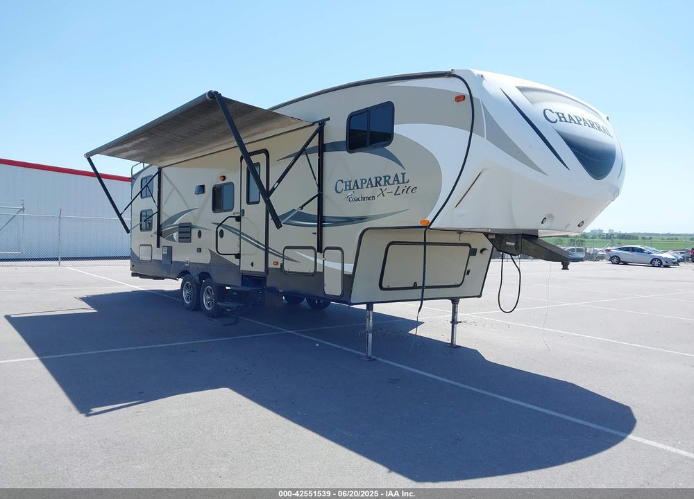2015 FOREST RIVER CHAPARRAL X-LITE 28B VIN: 5ZT3CLTB9FA311561