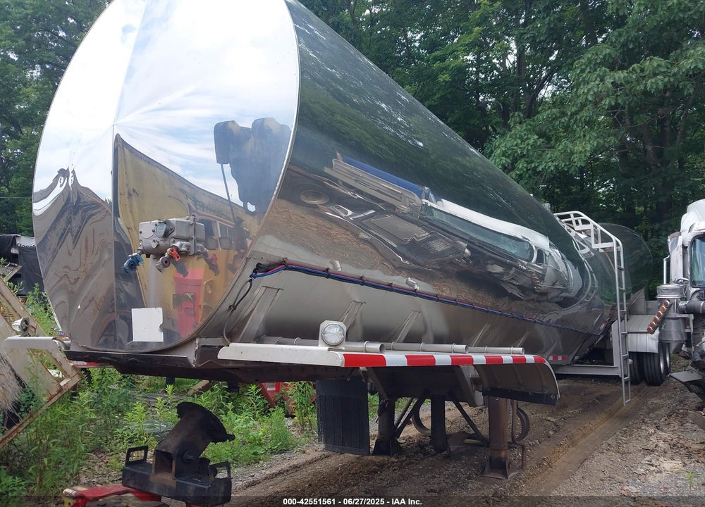 2005 WALKER STAINLESS EQUIP CO TANK SEMI TRAILER VIN: 5WSAA45265N037626